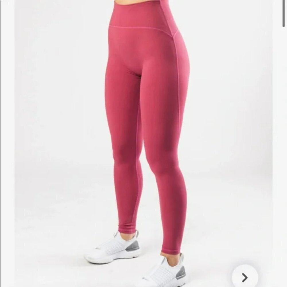 Alphalete Surface Elevation‎ leggings in candy apple